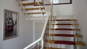 A staircase with wooden steps and red grips, leading to an upper level. - Panorama Hotel (Offenbach am Main)