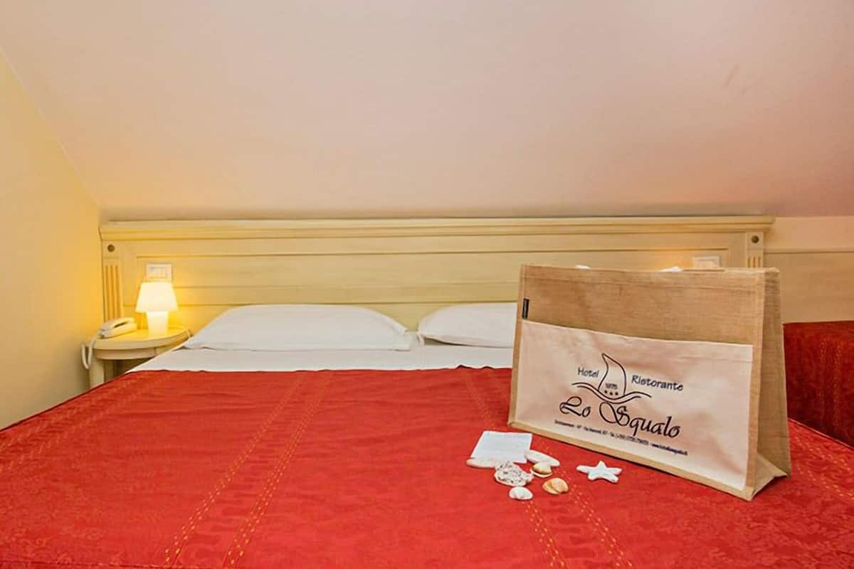 Luxe beddengoed, een minibar, een kluis op de kamer, een bureau