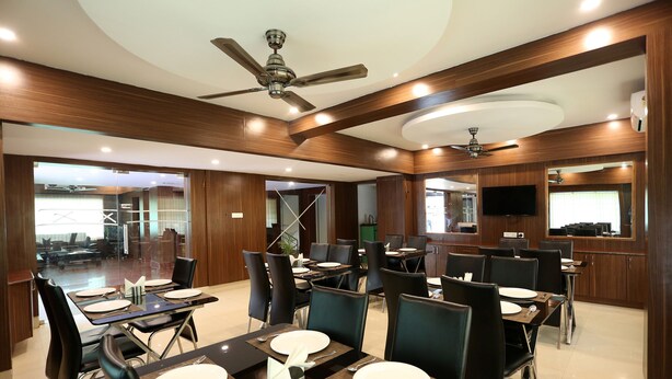 Dining - OYO 9010 Hotel Railview (Bhubaneshwar)