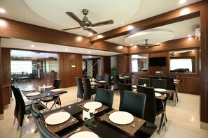 Dining - OYO 9010 Hotel Railview (Bhubaneshwar)