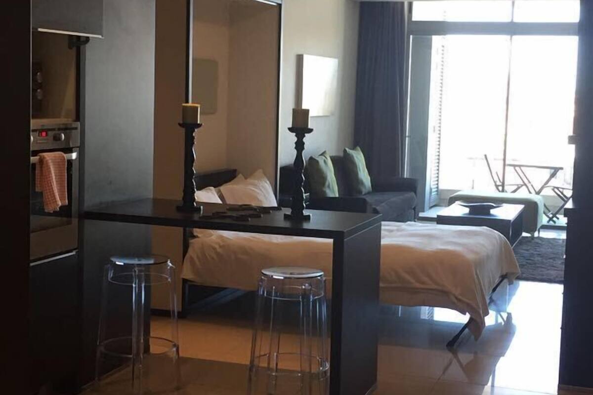 In-room safe, desk, iron/ironing board, rollaway beds (surcharge)
