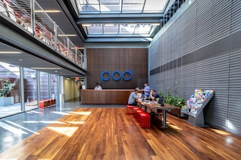Hotel entrance and lobby at Pod Brooklyn