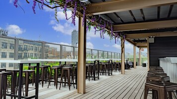 Breakfast, lunch, dinner served; Mediterranean cuisine 