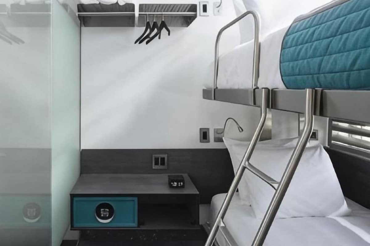 Premium bedding, in-room safe, desk, laptop workspace