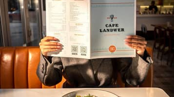 Frokost, lunsj og middag serveres, middelhavsretter