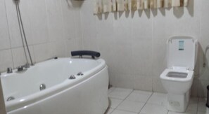 Free toiletries, towels - Ponderosa Travel Lodge (Kwabenya)