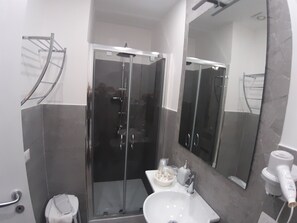 Double or Twin Room | Bathroom | Shower, rainfall showerhead, designer toiletries, hair dryer - Il Diamante (Crotone)