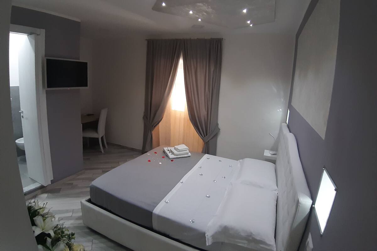 Double or Twin Room | Frette Italian sheets, premium bedding, minibar, in-room safe