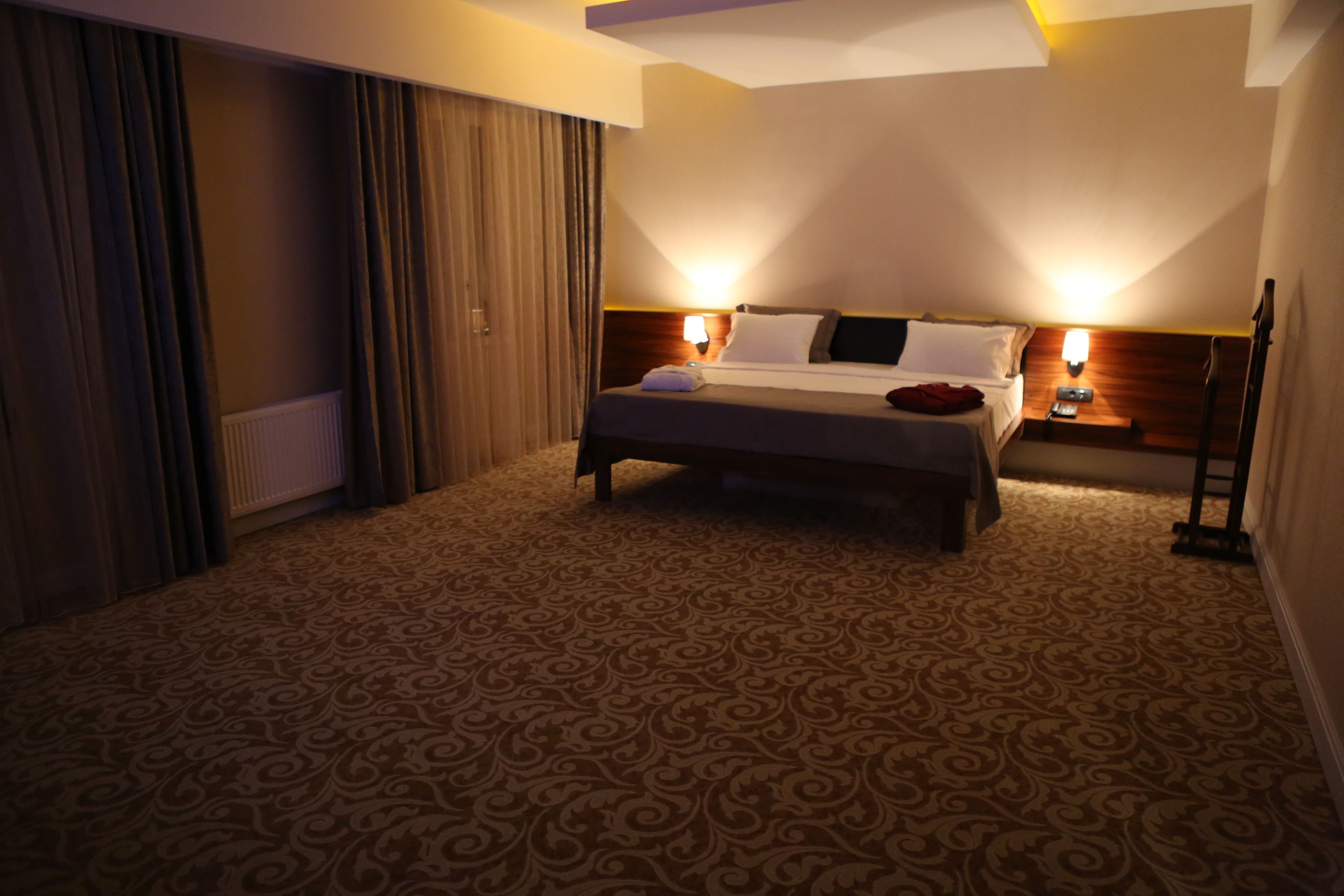 premium room, 1 bedroom | minibar, in-room safe, desk, iron/ironing board