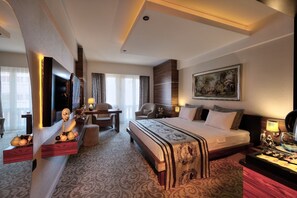 Minibar, in-room safe, desk, iron/ironing board - Madame Tadia Hotel (Eskisehir)