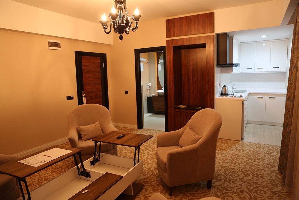 luxury suite | living area | flat-screen tv
