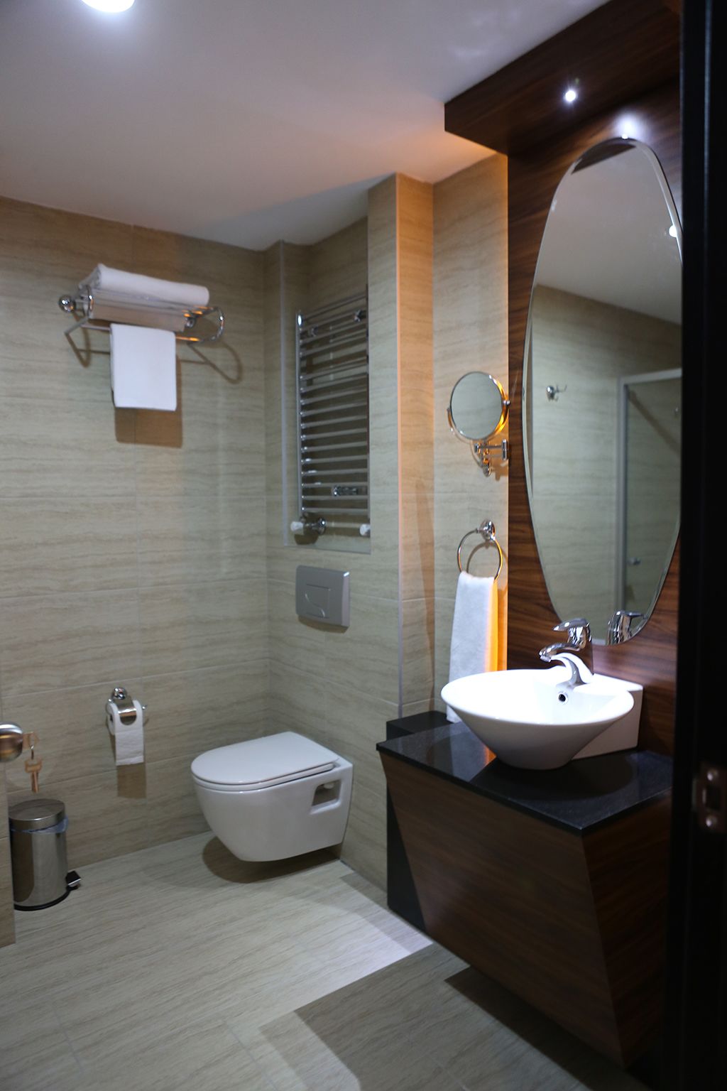 standard double room | bathroom | shower, free toiletries, hair dryer, slippers