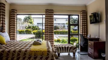 1 bedroom, premium bedding, free minibar, desk