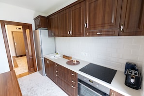 Apartamento (54) | Cozinha privada | Geladeira, micro-ondas, fogão, cooktop