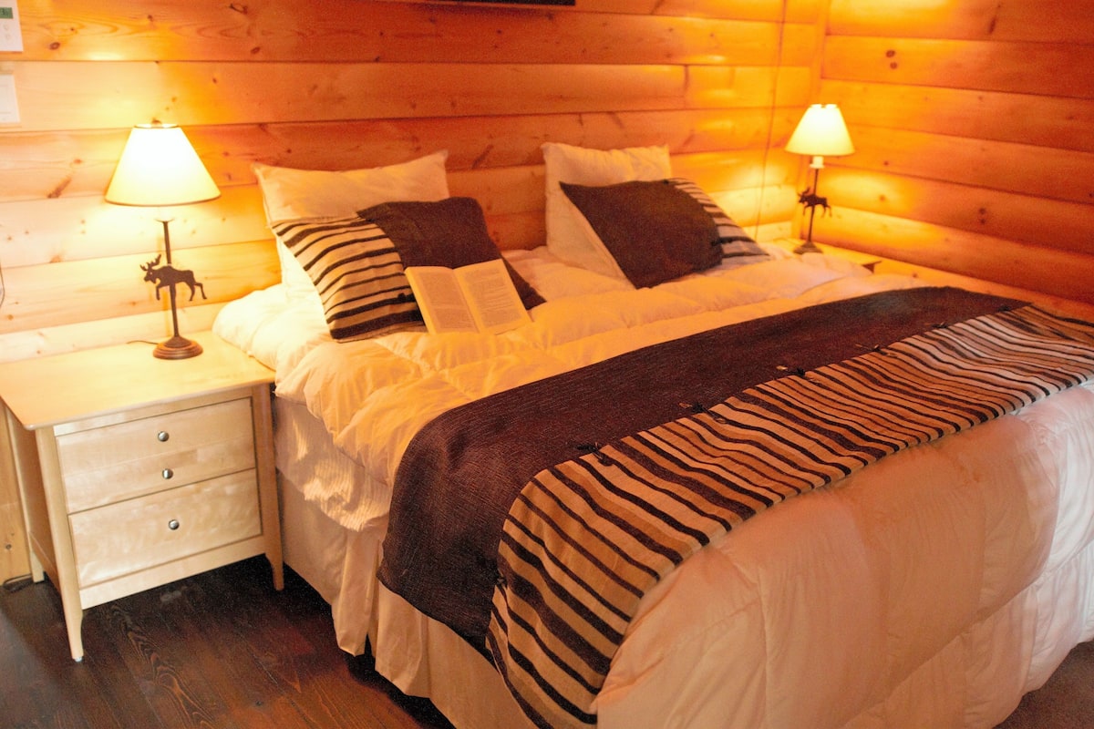 Apartment, 3 Bedrooms (La Maison) | Desk, iron/ironing board, free WiFi, bed sheets