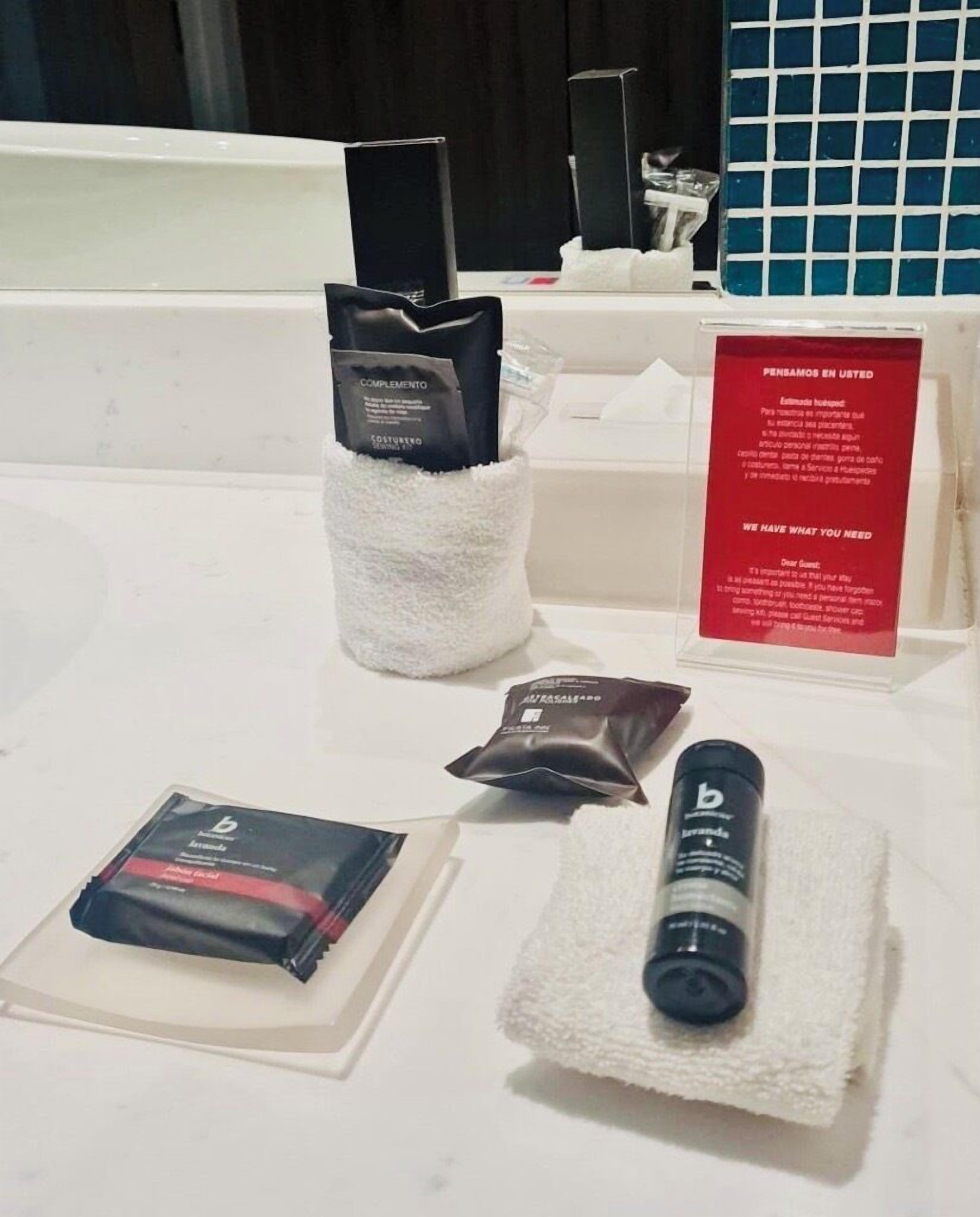 junior suite | bathroom | shower, eco-friendly toiletries, hair dryer, towels
