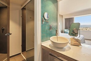 Shower, eco-friendly toiletries, hair dryer, towels - Fiesta Inn Express Ciudad de México Forum Buenavista (Mexico City)