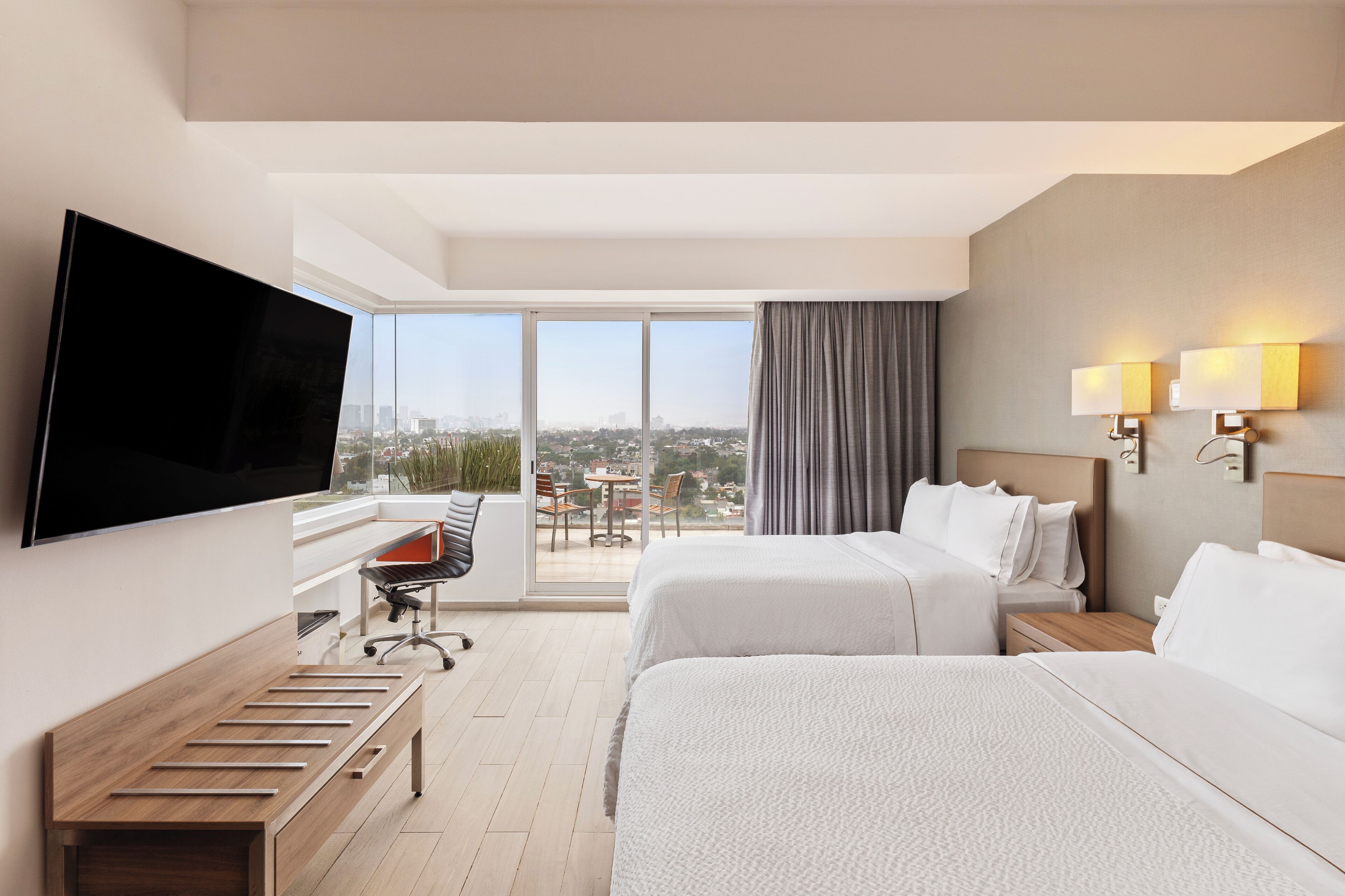 Peti besi dalam bilik, meja, seterika/papan seterika, Wi-fi percuma 