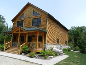 Front of property - Cabins on Maple River (Brutus)