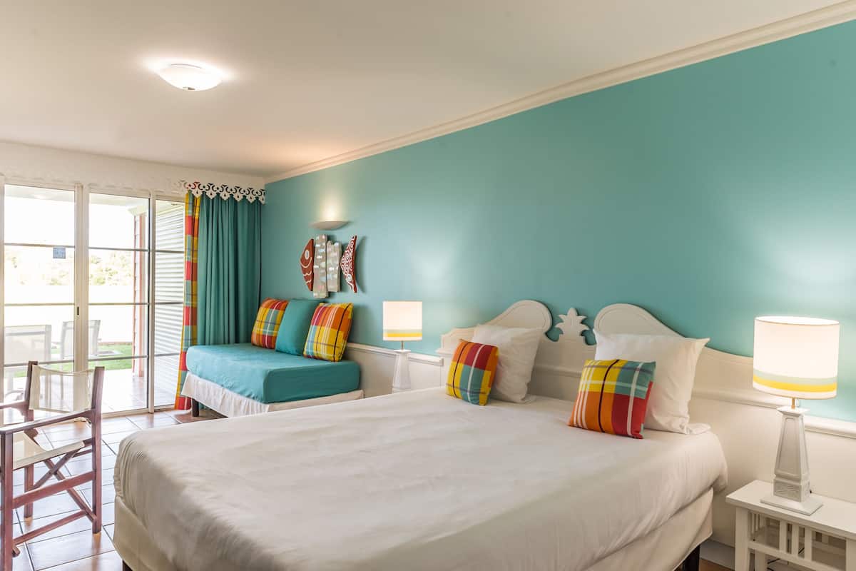 Iron/ironing board (on request), cribs (surcharge), WiFi (free)