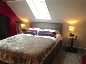 Suite | Frette Italian sheets, premium bedding, Select Comfort beds - Les Myosotis (Zetting)