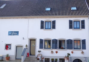Front of property - Les Myosotis (Zetting)
