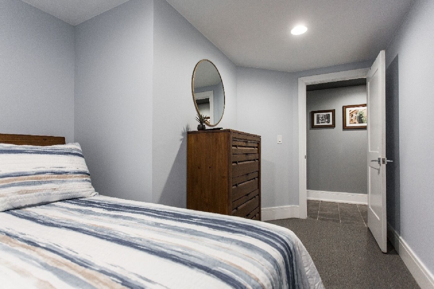 2 habitaciones, tabla de planchar con plancha y wifi gratis 