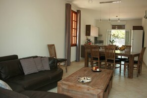 TV, DVD player, books - House / Villa - Port-Vecchio (Porto-Vecchio)