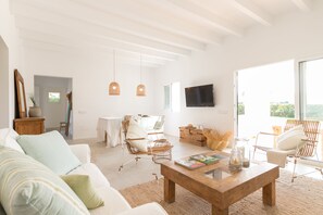 Smart-TV, peis og DVD-spiller