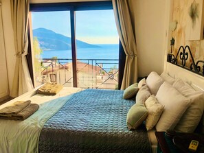 3 bedrooms, iron/ironing board, internet, bed sheets