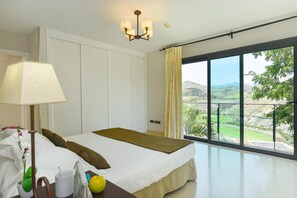 3 chambres, fer et planche à repasser, Wi-Fi, draps fournis