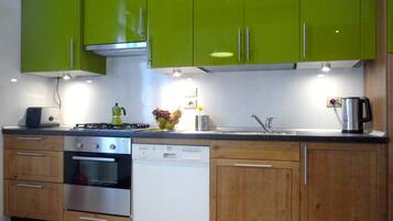 Réfrigérateur, four, plaque de cuisson, lave-vaisselle