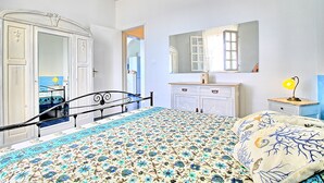 A bedroom with a bed, dresser, mirror, and nightstand. - Luxury Villa & Spa (Gagliano del Capo)