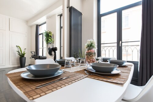 Spacious hypercentre apartment