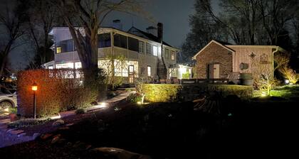 Hillandale Farmhouse circa 1774 - 6 bedrooms, sleeps 12, newly renovated