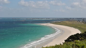 Vlak bij het strand, ligstoelen