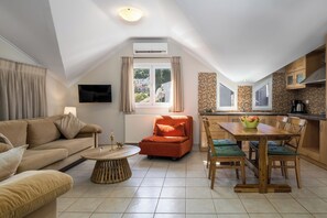TV, fireplace, stereo - Attic Retreat in the center (Argostoli)