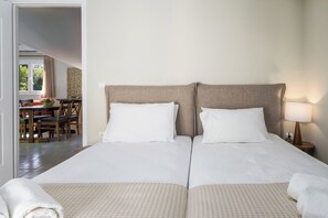 2 bedrooms, soundproofing, iron/ironing board, free WiFi - Attic Retreat in the center (Argostoli)