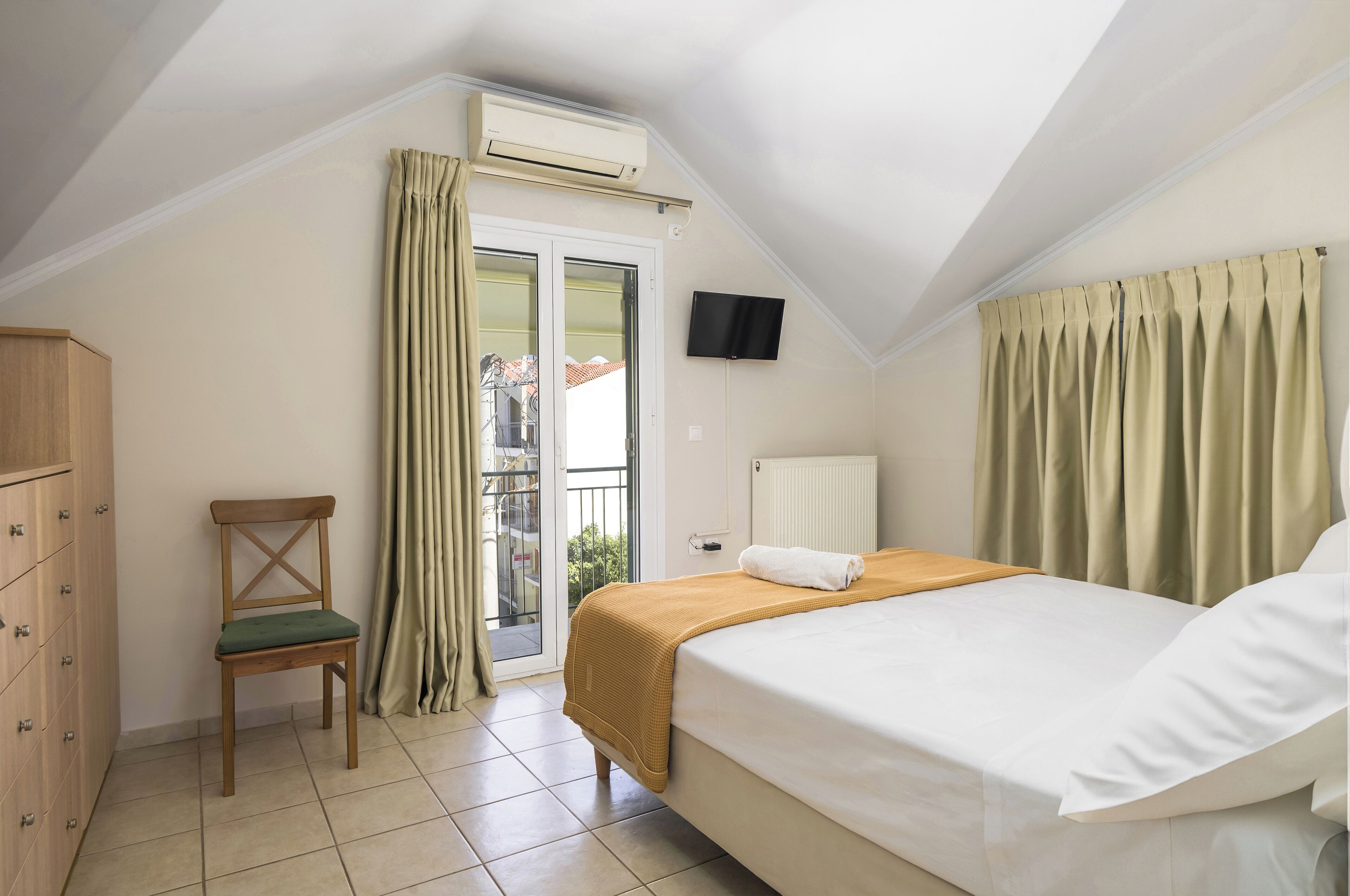 2 chambres, chambres insonorisées, fer et planche à repasser