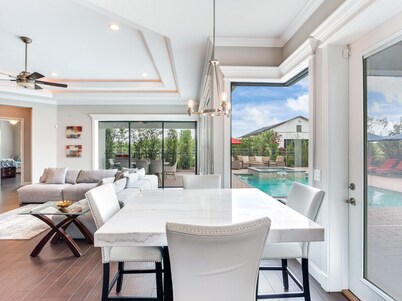 Luxury Resort Lakefront Pool Spa Villa