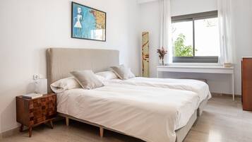 3 dormitorios, caja fuerte, tabla de planchar con plancha