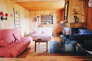 TV, fireplace, table football, stereo - Large chalet La Clusaz - Exceptional view of the Aravis mountains in the Balme sector (La Clusaz)