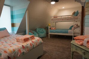 7 soverom, allergitestet sengetøy, memory foam-senger og skrivebord