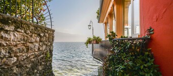 EX DIMORA DI LAWRENCE MET BALKON EN MEERZICHT