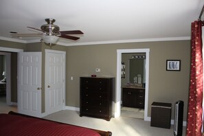 4 bedrooms, iron/ironing board, free WiFi, bed sheets - Sugarbush Resort; Spectacular Town Home! Discounts available at the Après Chalet (Warren)