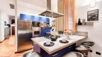 Fridge, microwave, oven, stovetop