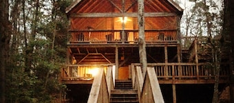 4 BR updated house on Chattahoochee River! Fish, Swim, Tube, and Kayak all day!
