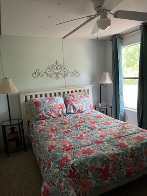 3 sovrum, strykjärn/strykbräda, resesäng och sängkläder