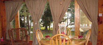 寝る8、3ベッド2クイーンソファーベッド付きのフルバス。