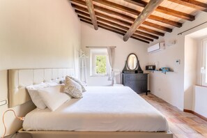 5 chambres, fer et planche à repasser, lit parapluie, Wi-Fi gratuit